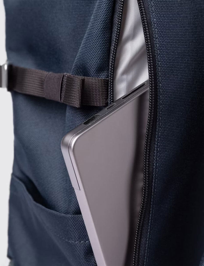 Sandqvist Icon Rolltop Backpack M Navy Multi Black Leather