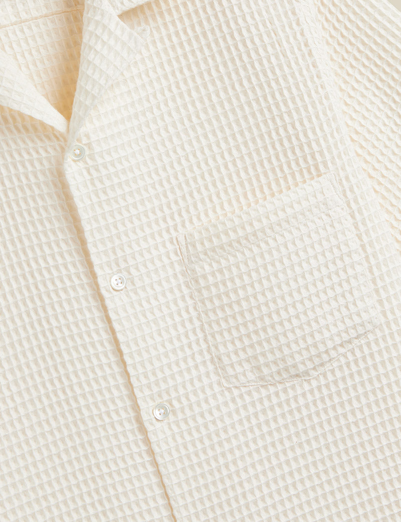 Portuguese Flannel Honey Comb Short Sleeve Shirt White Pocket Detail