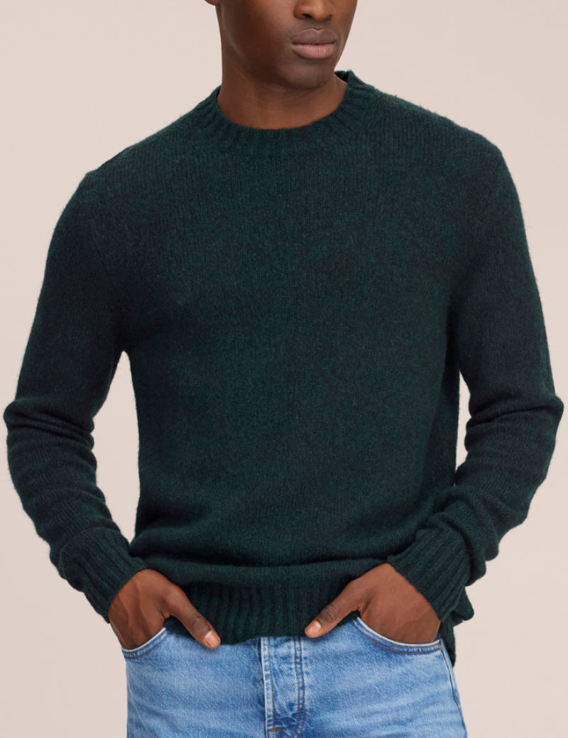 NN07 Lee Lightweight Merino Wool Sweater Bottle Green On Model Front