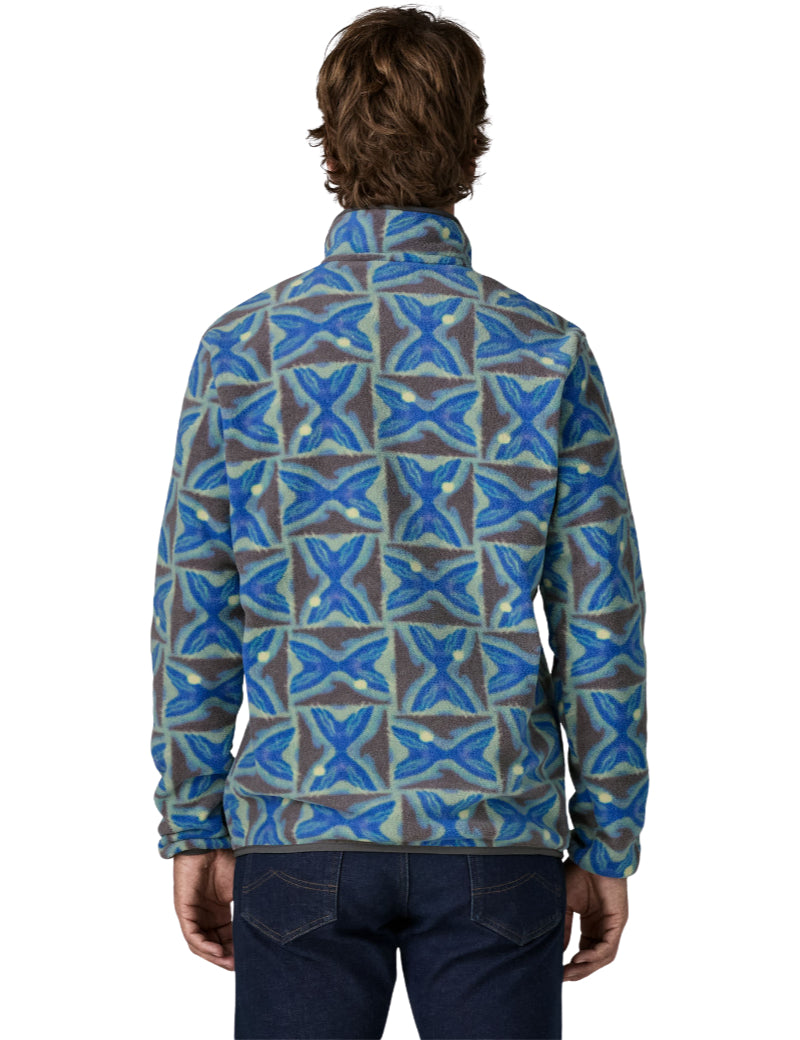 Patagonia M's Lightweight Synch Snap-T Pullover Deep Freeze & Forge Grey Back On Model