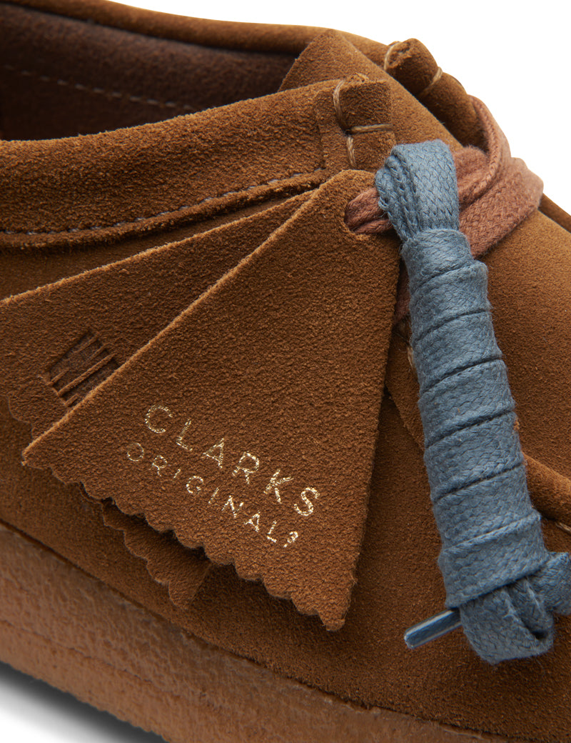 Clarks Originals Wallabee Cola Suede Women's Close Up