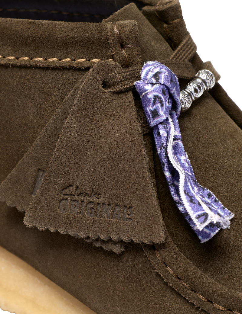 Clarks Womens Wallabee Boot Dark Olive Suede Tags