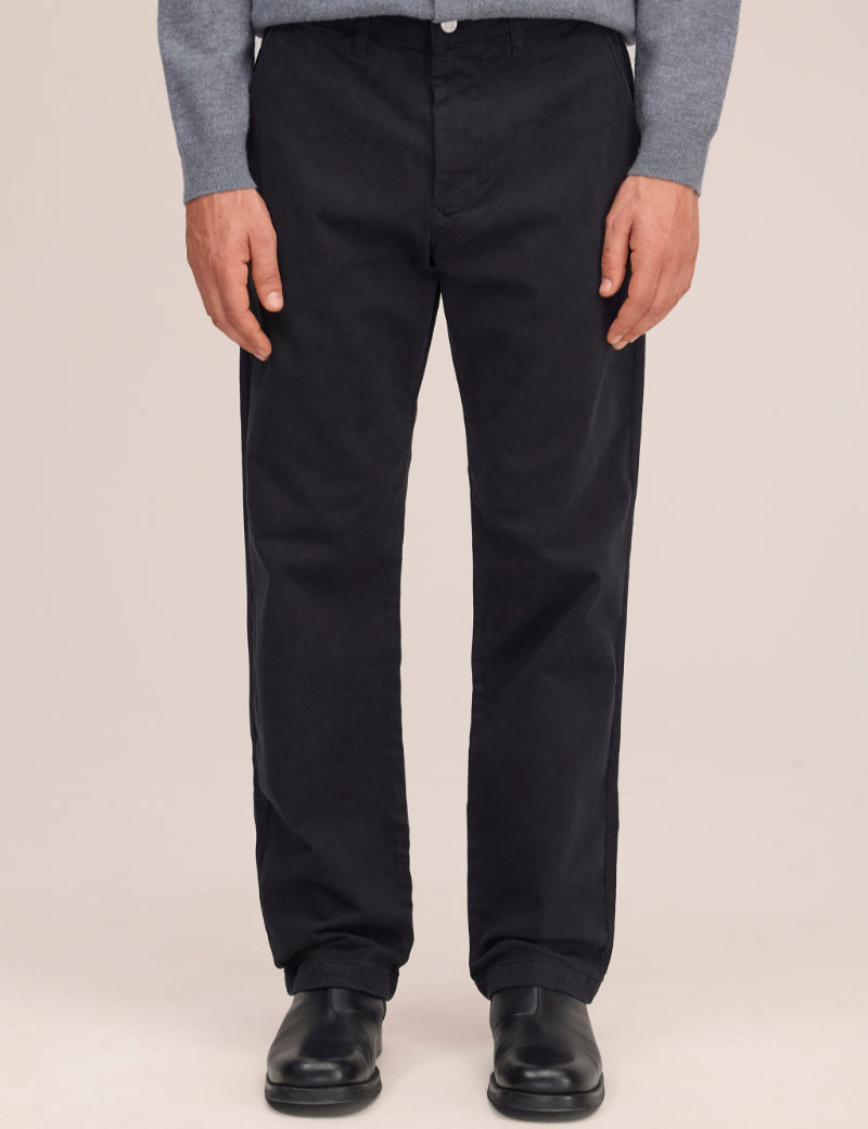 NN07 Aden Chino Black Front On Model