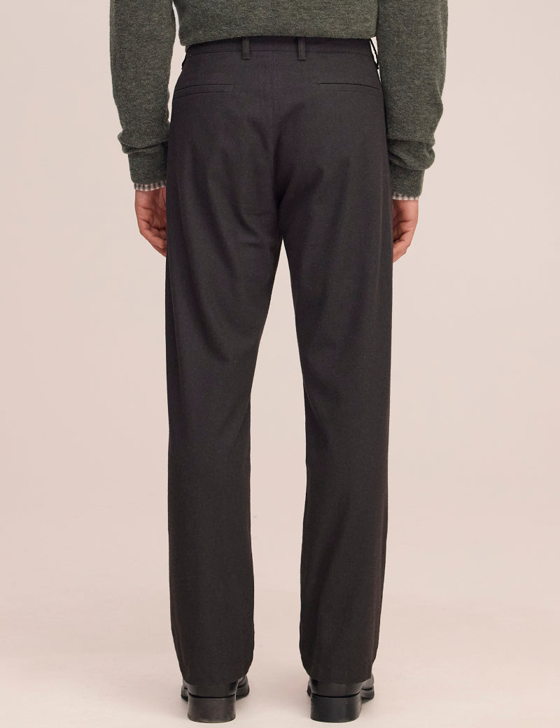 NN07 Aden Trouser Deep Truffle On Model Back