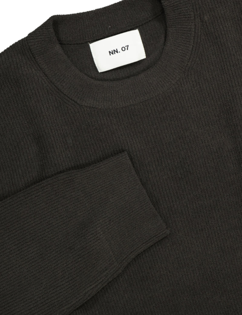 NN07 Danny Crewneck Lightweight Sweater Dark Army Collar & Cuff Detail