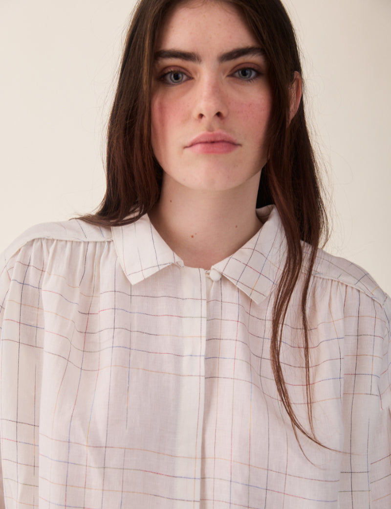 Sideline Binni Shirt White Base Collar Detail