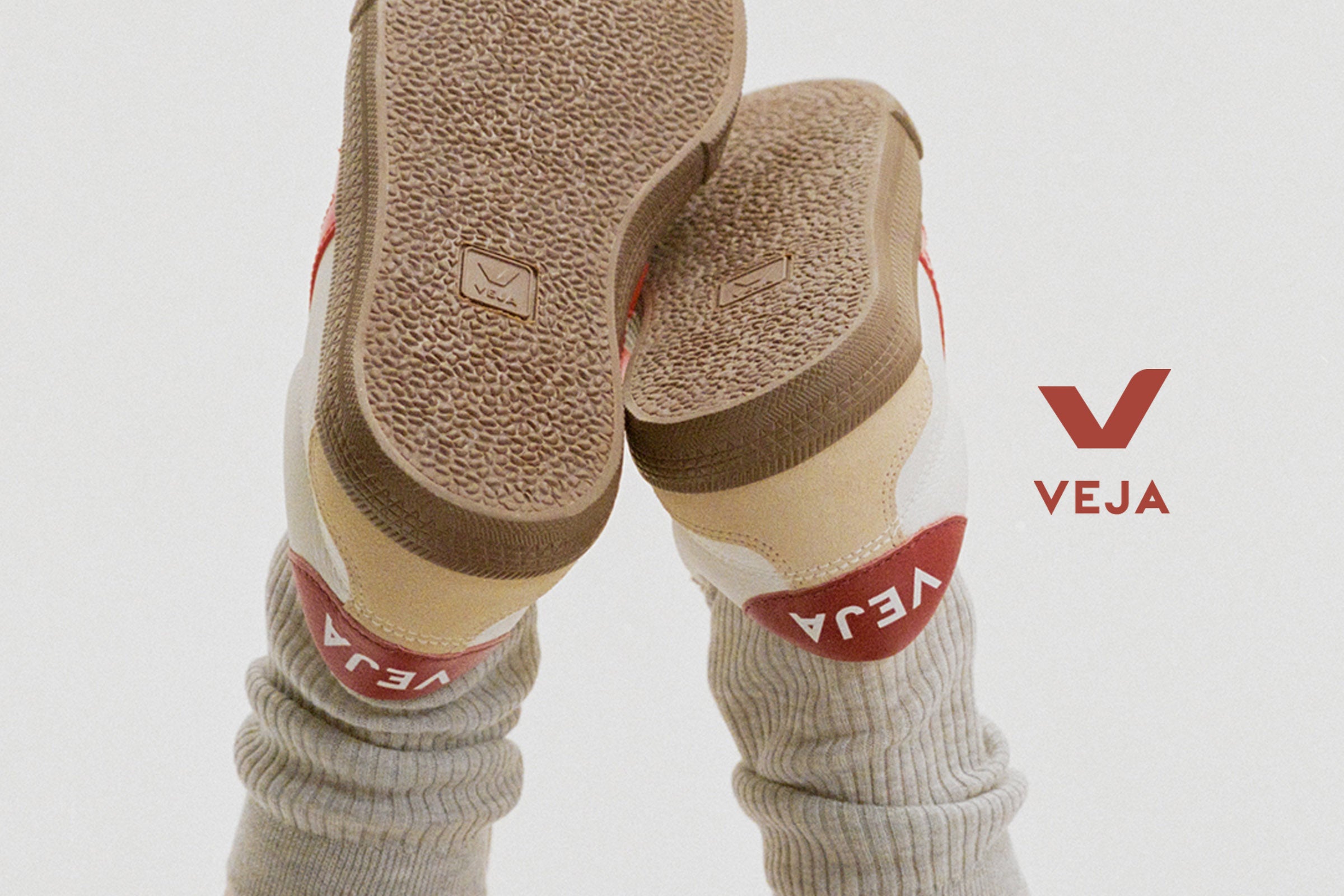 Veja SS25 Women's...