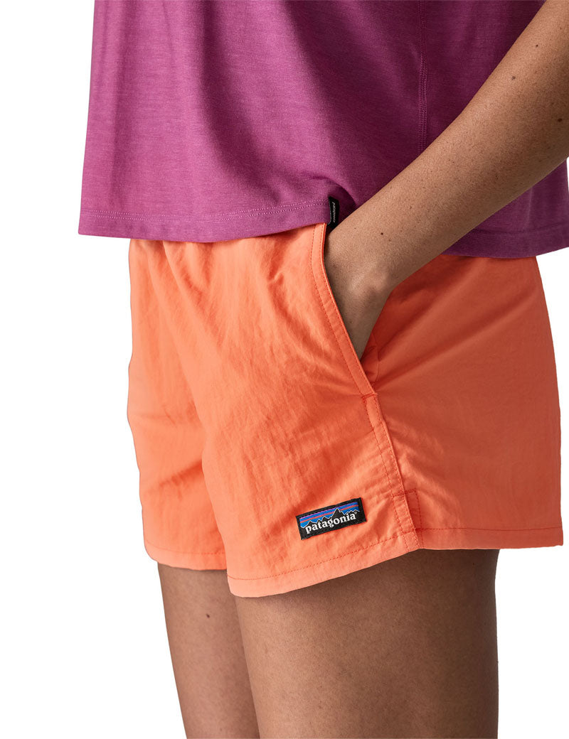 Patagonia W's Barely Baggies Shorts 2½" Peach Sherbet On Model