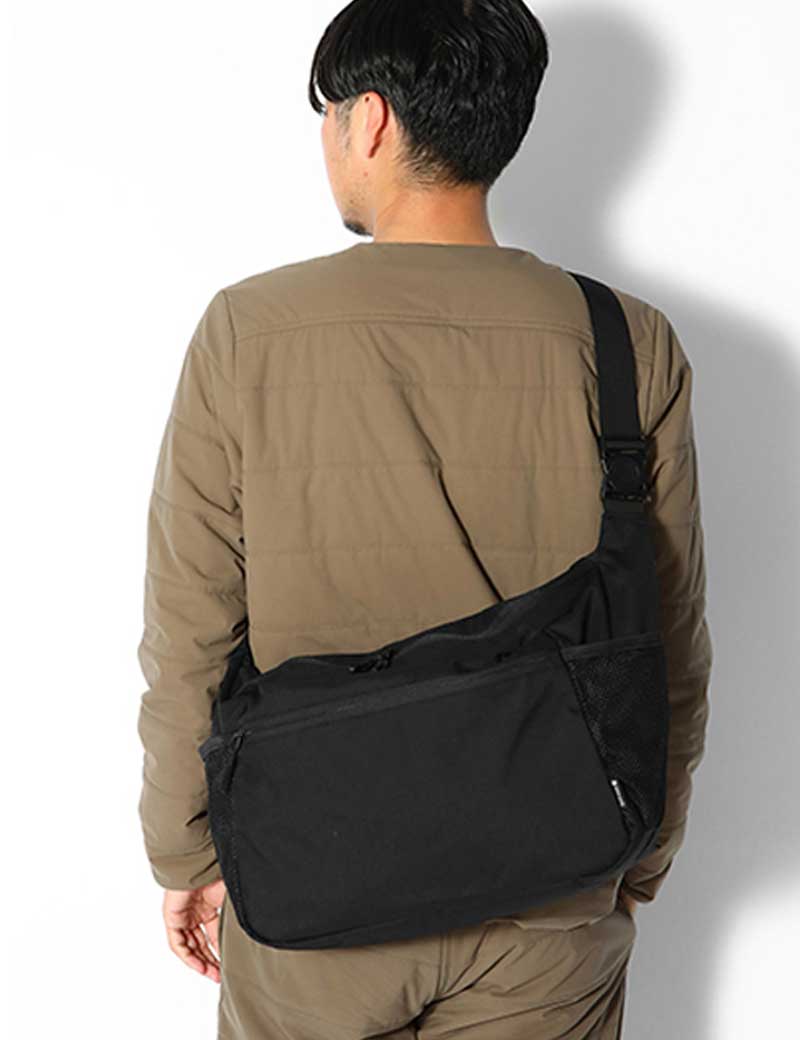 SNOW PEAK EVERYDAY USE MIDDLE SHOULDER BAG BLACK